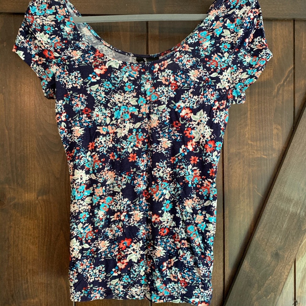 $5 bundled- floral top
